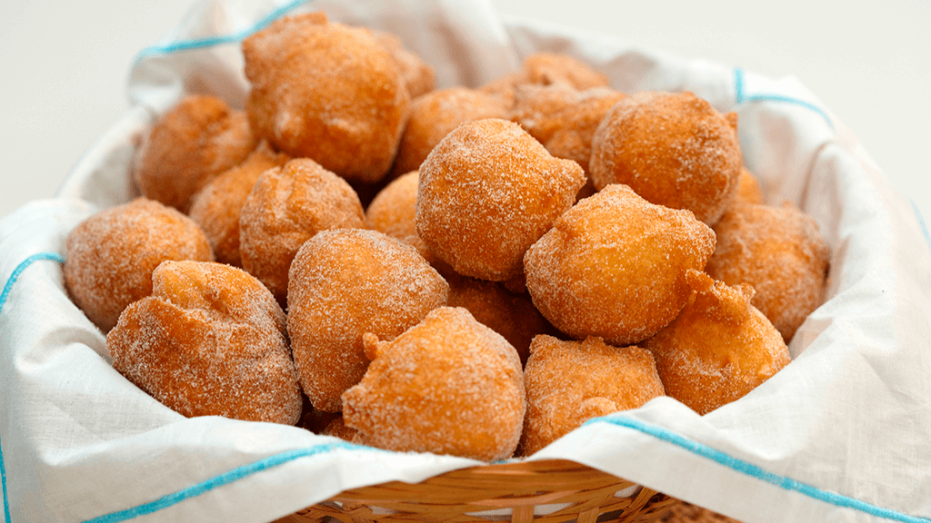 Receita simples de bolinho de chuva açucarado